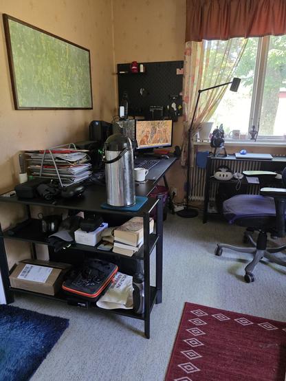 A very organised office desk. 