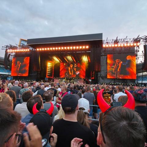A picture of the scene in Ullevi with AC/DC on stage. Lots of people, lots of lights. Lots of rock'n roll.