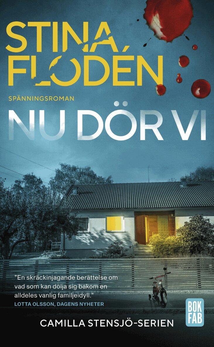 Bokomslag, Nu dör vi,  Stina Flodén
Ett vitt enplanshus på omslaget med staket framför en villaträdgård.
Bloddroppar längst upp i hö hörn.