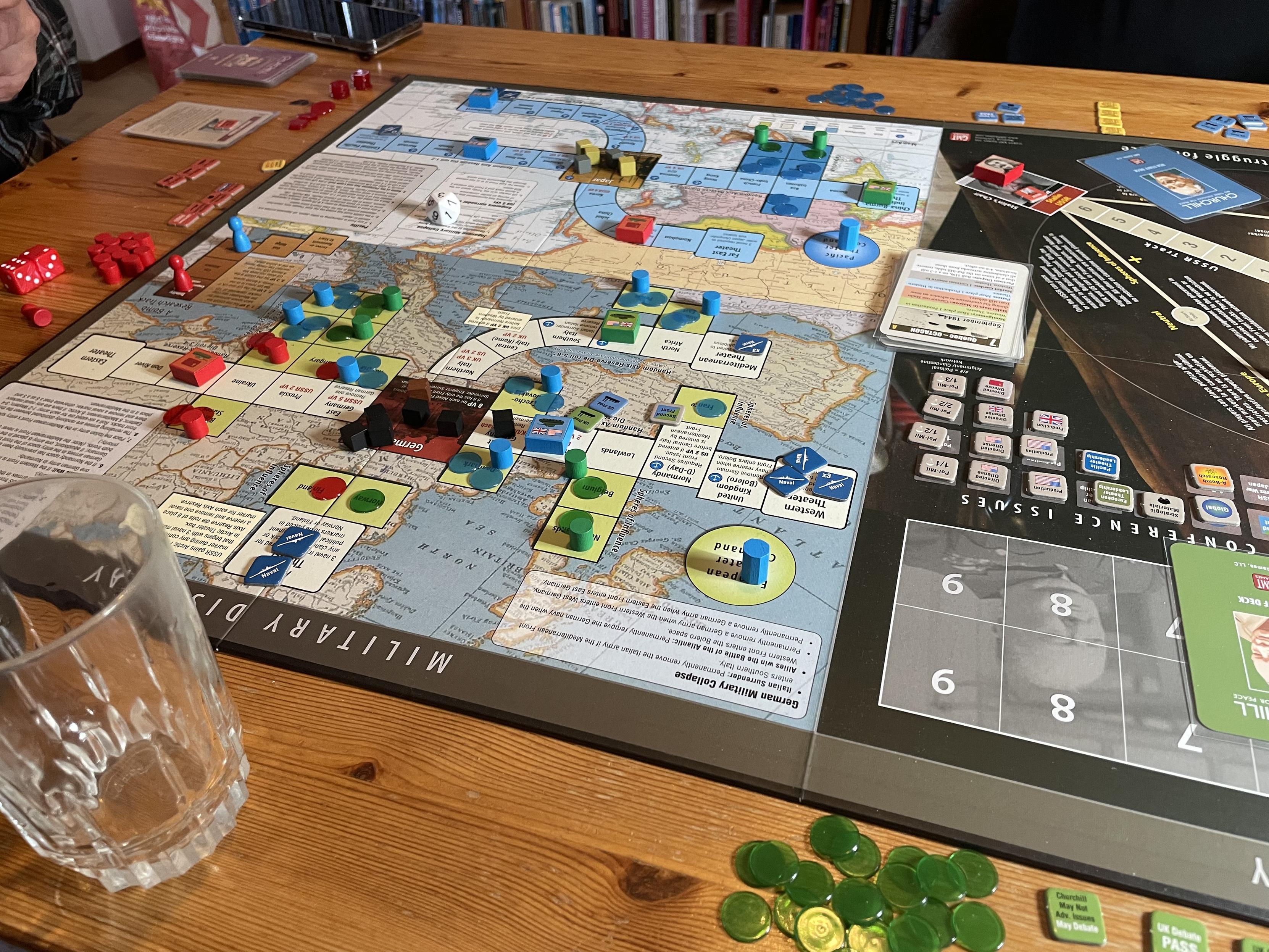 Spelplanen för brädspelet Churchill under pågående spel.