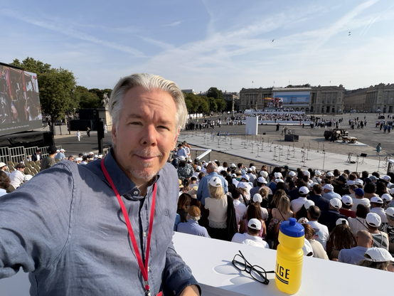 Erik vid Place de la Concorde. 