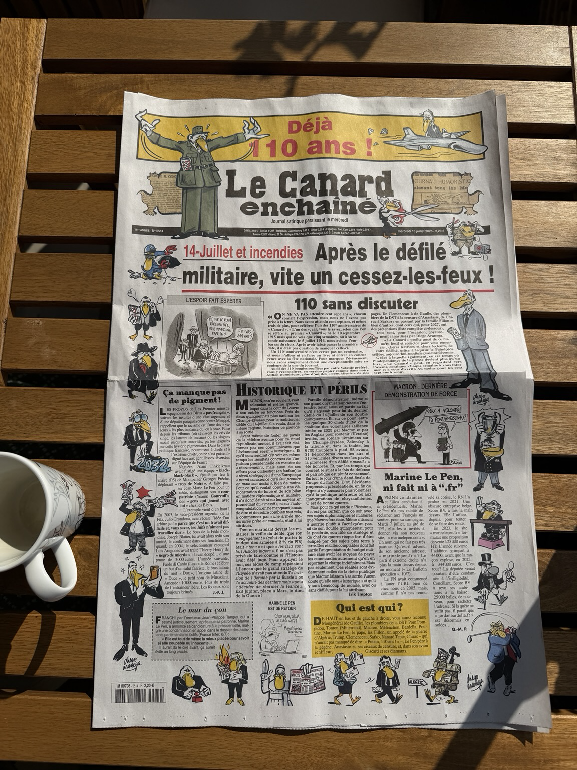 Snyggt jubileumsnummer av Le Canard Enchaîné, som fyller 110 år.